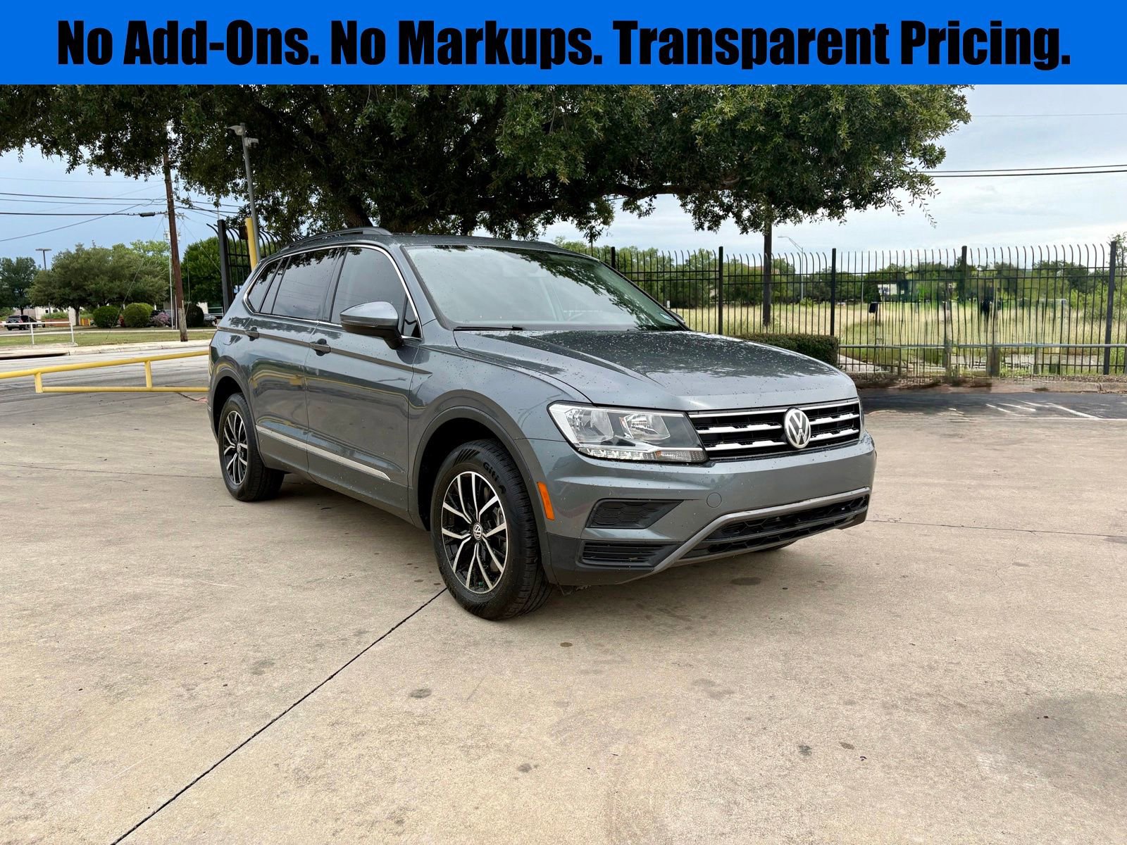 Used 2021 Volkswagen Tiguan SE w/ Panoramic Sunroof Package FWD image 1