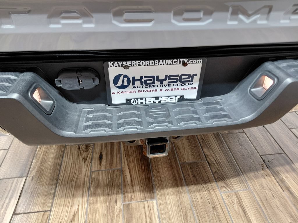 Used 2019 Toyota Tacoma SR5 AWD/4WD image 17
