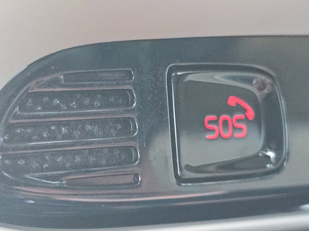 Used 2019 Volvo S60 T6 Momentum image 6