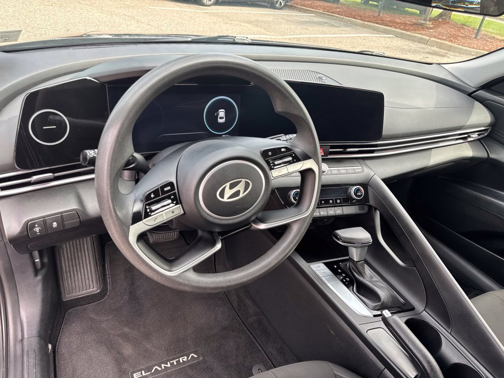 Used 2024 Hyundai Elantra SEL FWD image 13