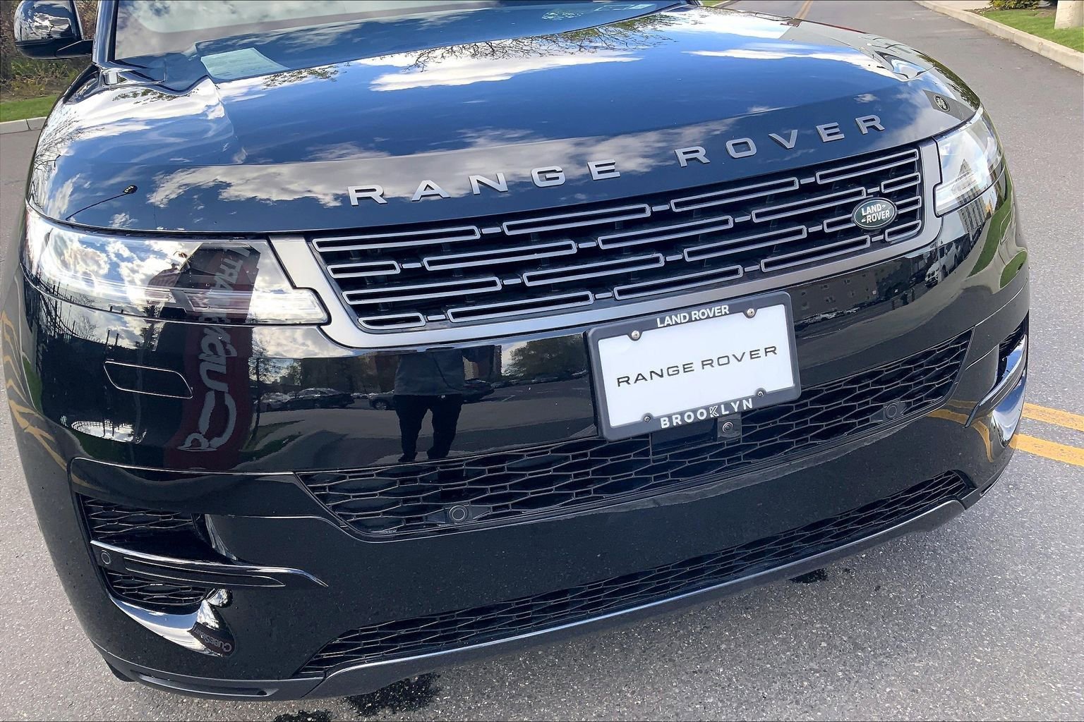 Certified 2025 Land Rover Range Rover Sport SE AWD/4WD image 6