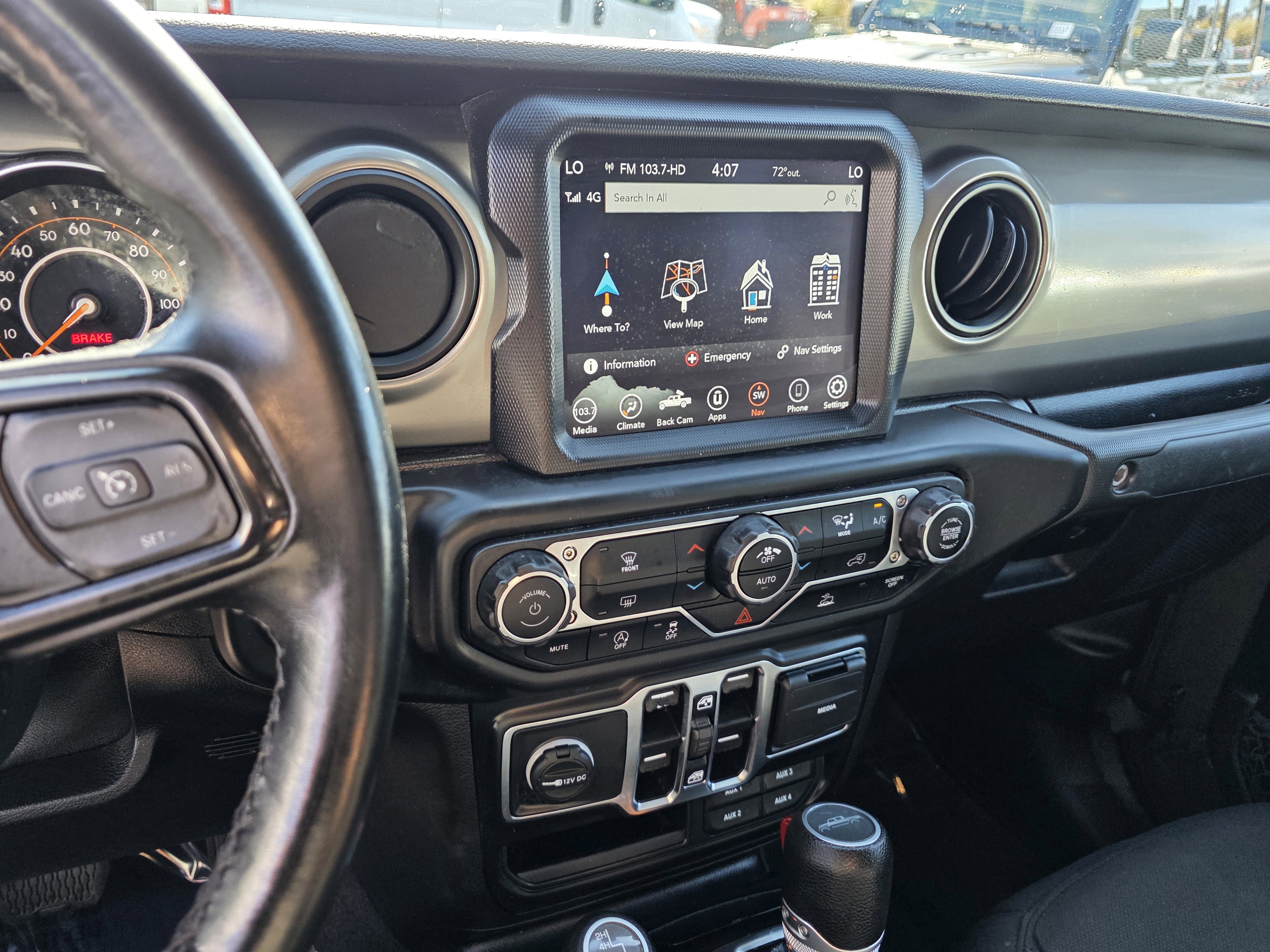 Certified 2021 Jeep Gladiator Willys image 13