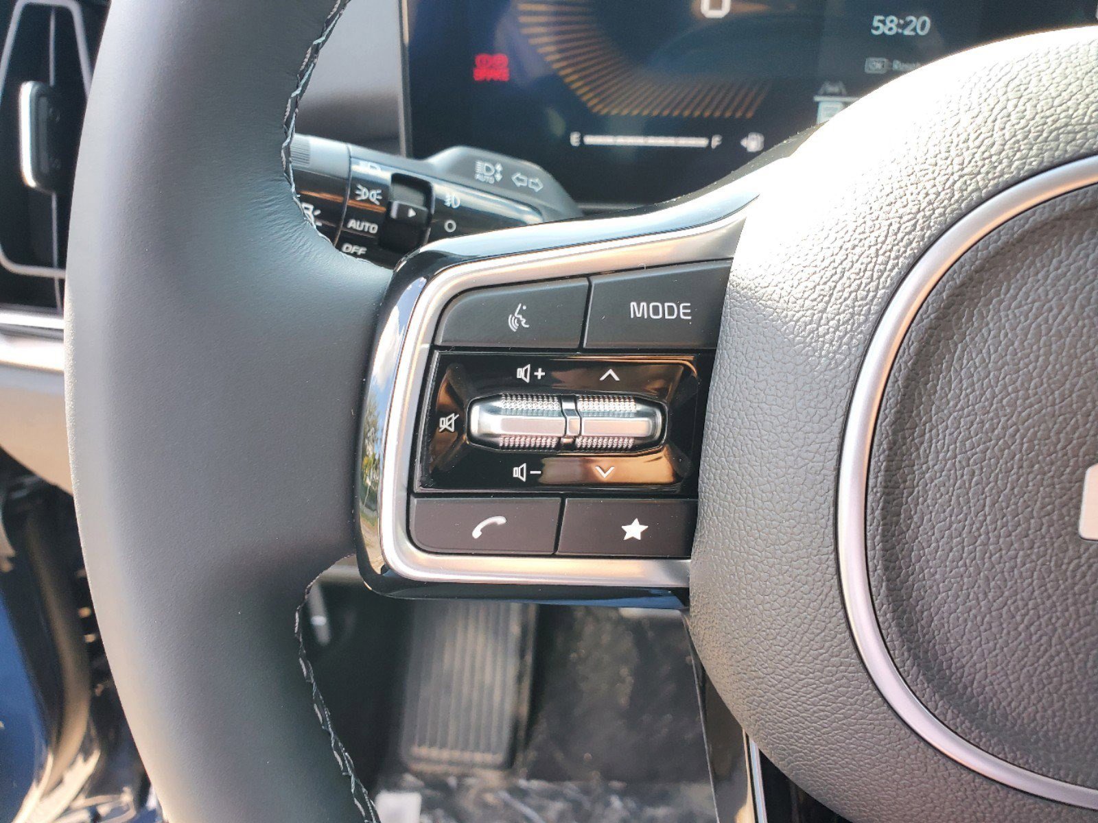 New 2025 Kia Sorento EX w/ Panoramic Sunroof Package image 17