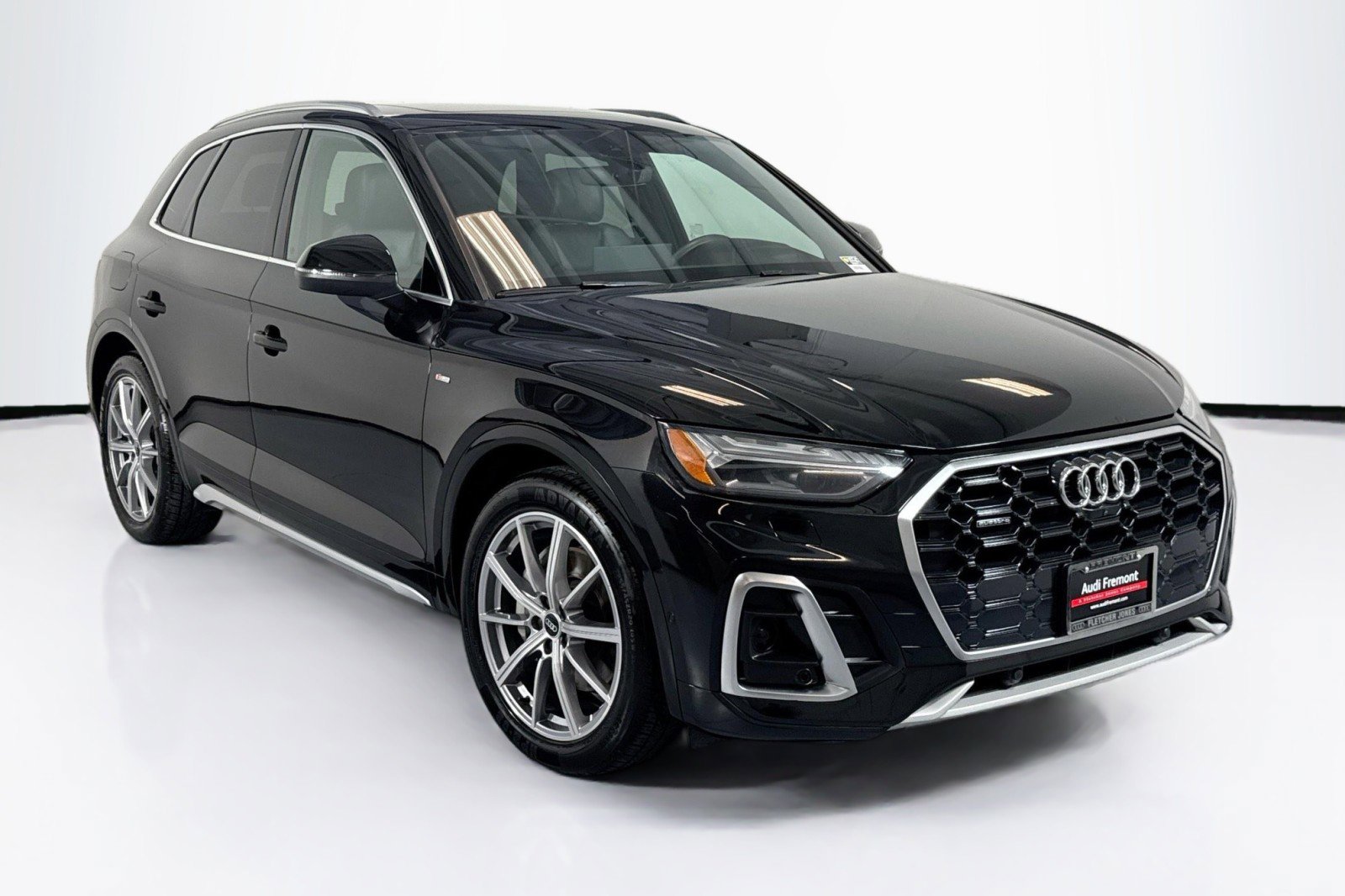 Used 2022 Audi Q5 e Prestige w/ Prestige Package image 3