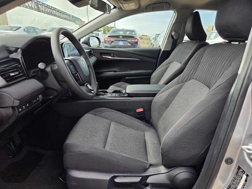 Used 2025 Toyota Camry LE FWD image 27