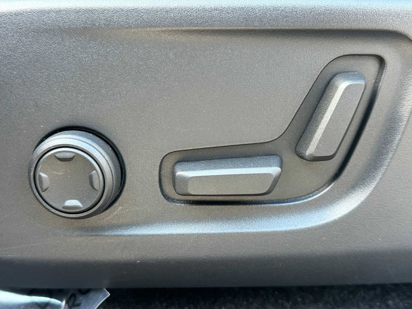 Used 2023 Volvo XC40 Recharge Ultimate image 22