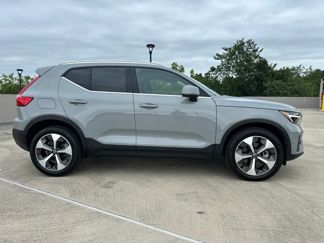 Certified 2025 Volvo XC40 B5 Plus AWD/4WD image 8