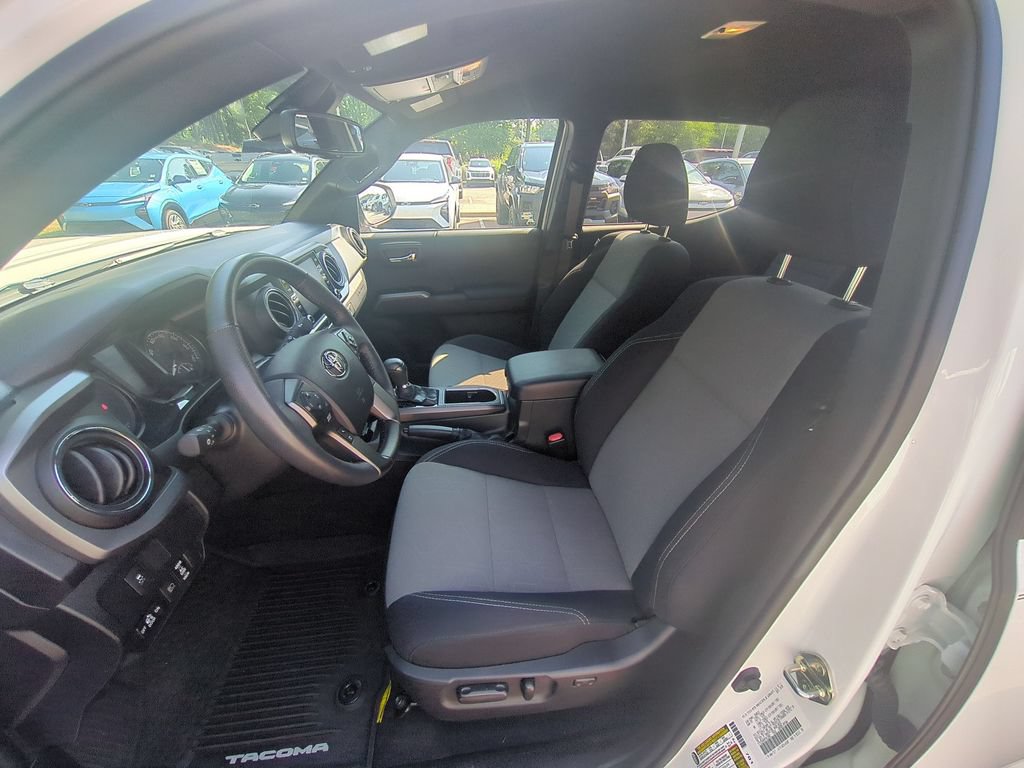 Used 2021 Toyota Tacoma TRD Sport w/ Technology Package AWD/4WD image 16