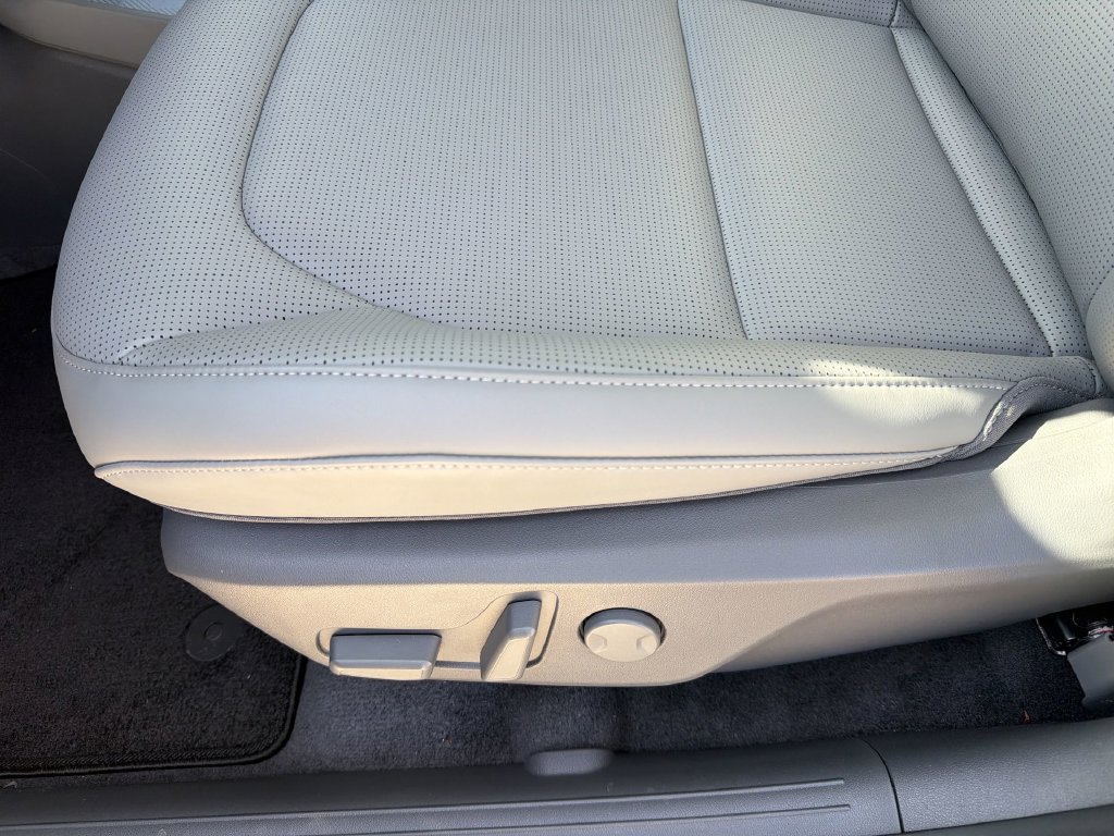 New 2027 Kia EV3 Wind FWD image 15