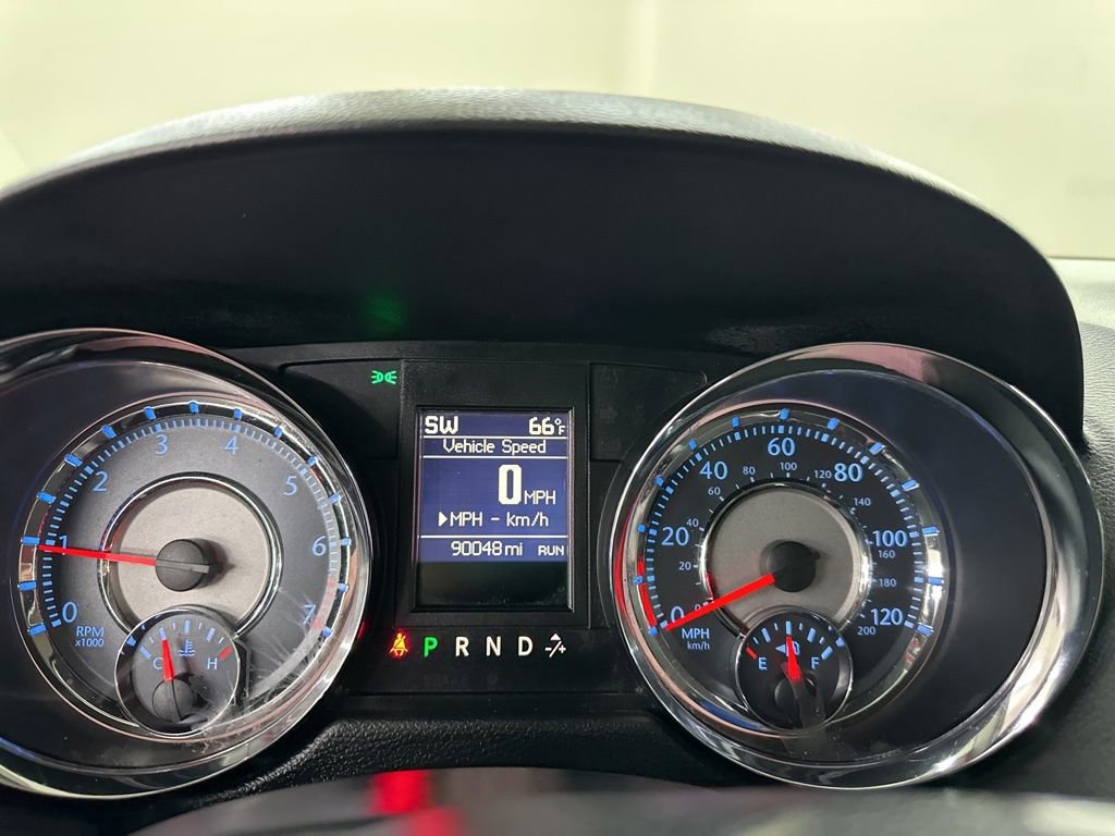 Used 2016 Chrysler Town & Country Touring image 36