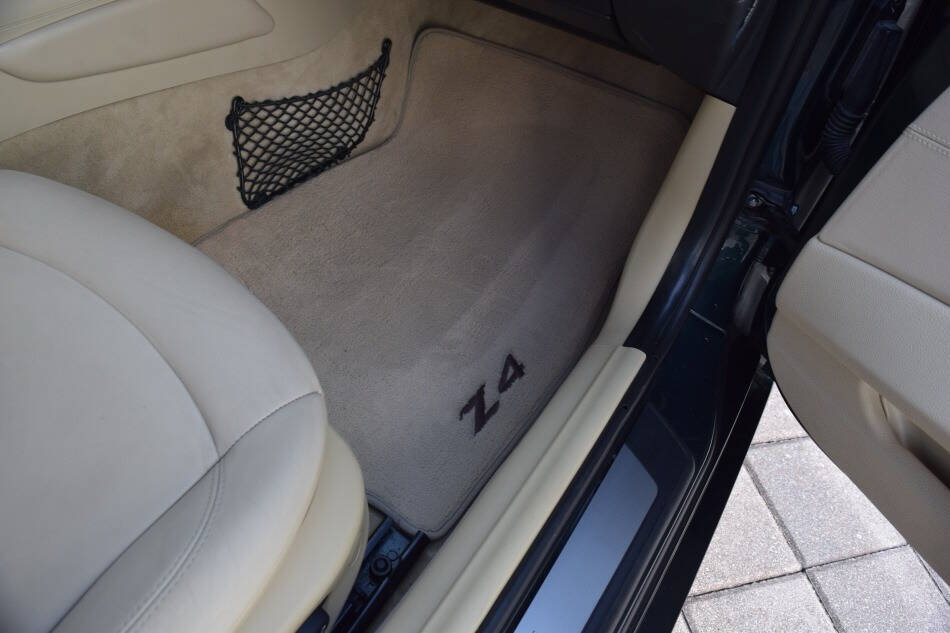 Used 2008 BMW Z4 3.0si RWD image 53