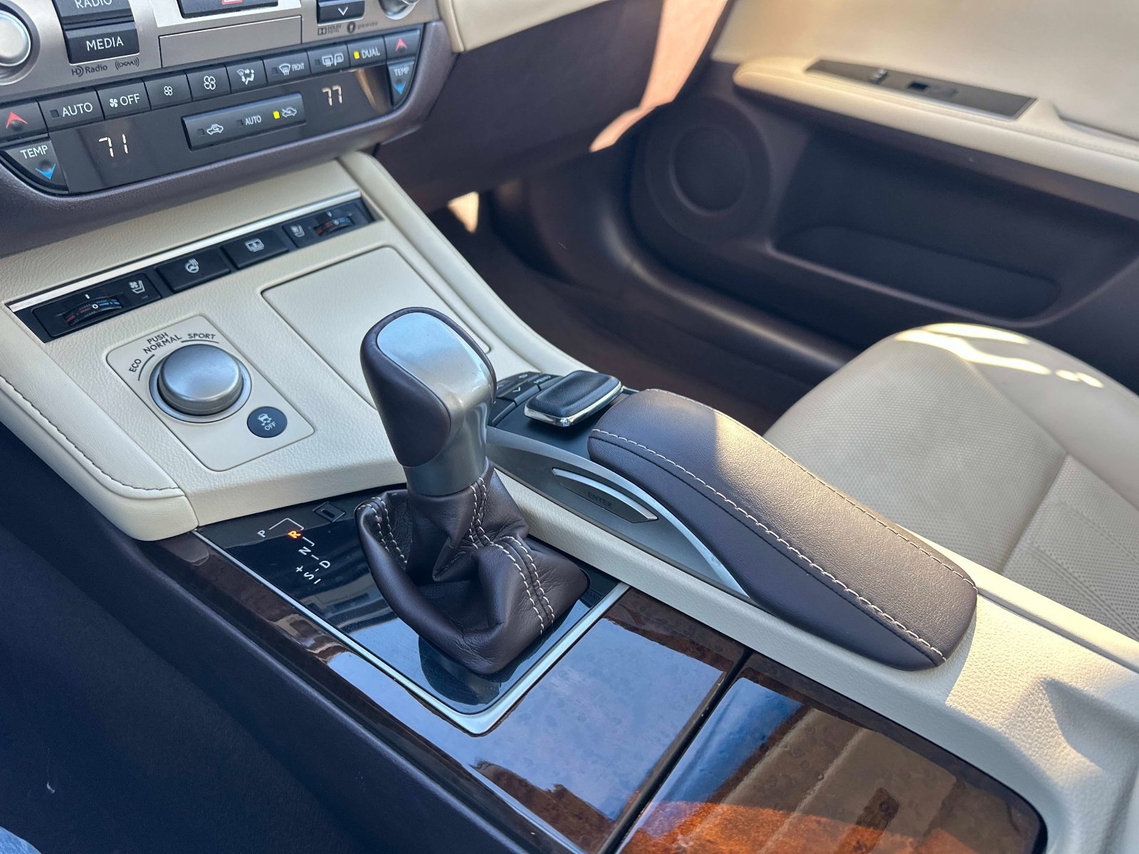 Used 2018 Lexus ES 350 w/ Luxury Package w/Wood Trim image 23