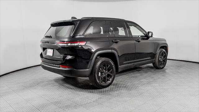 Used 2024 Jeep Grand Cherokee Altitude RWD image 8