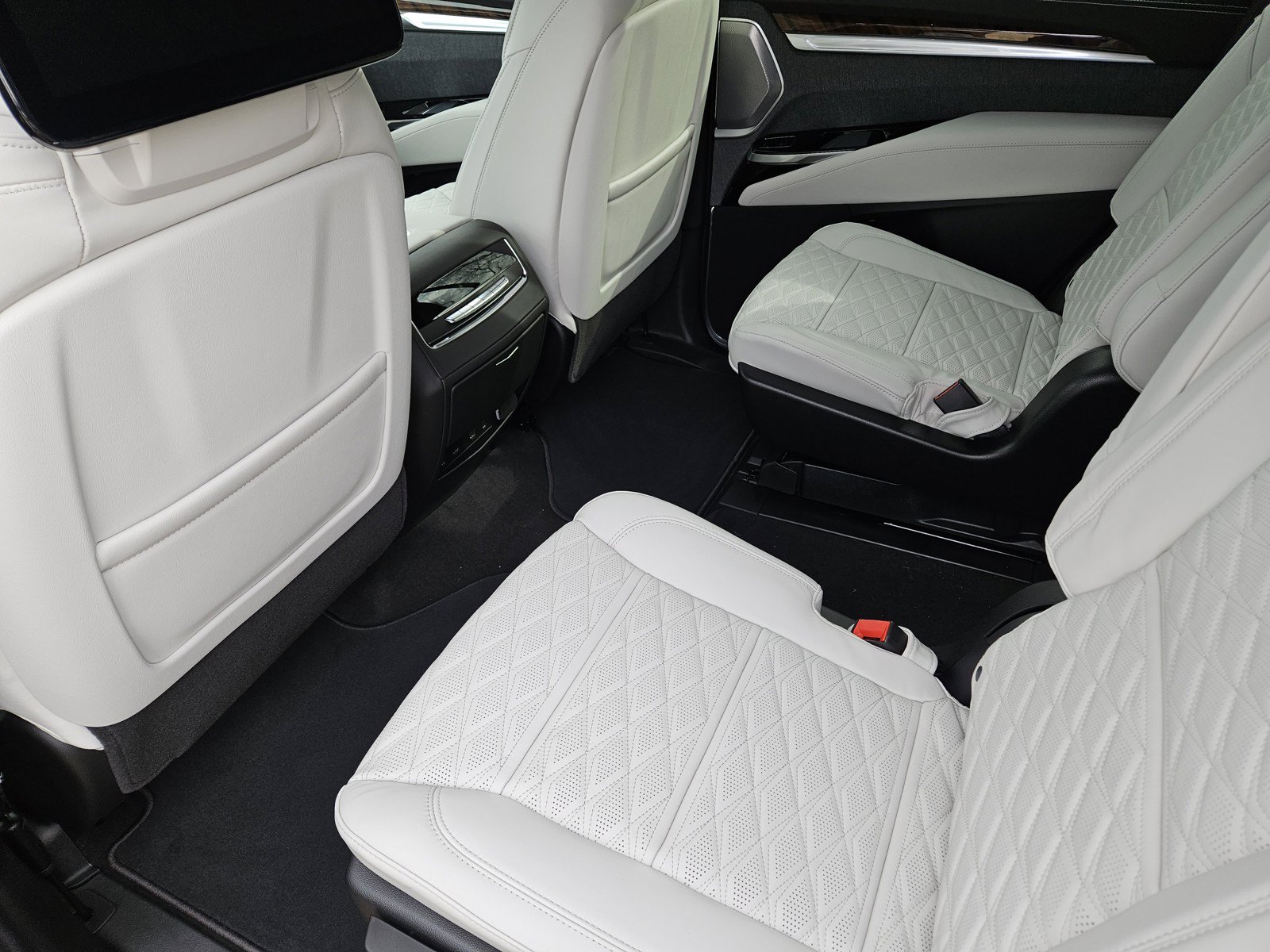 New 2026 Cadillac Escalade Platinum Sport AWD/4WD image 19