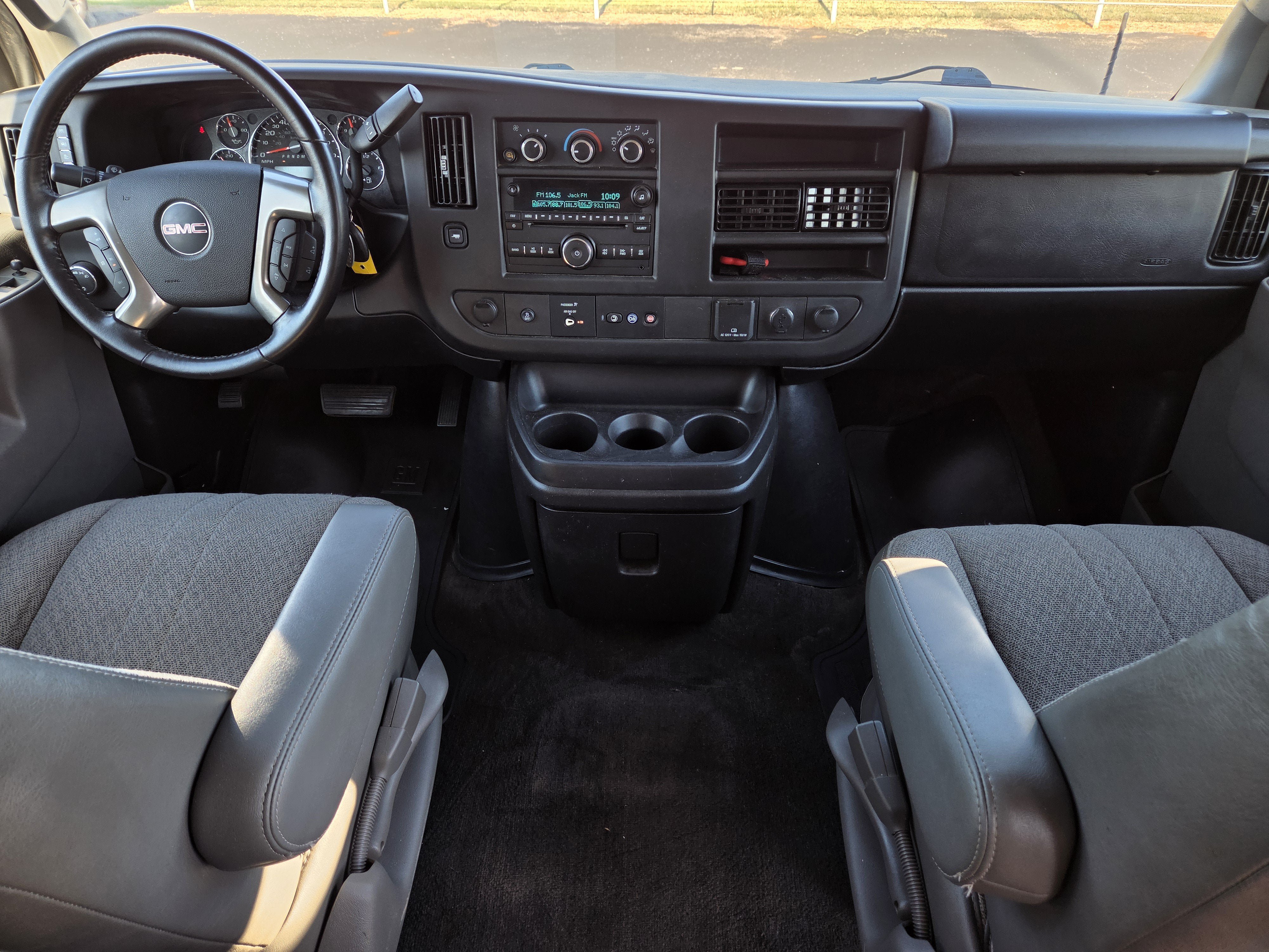 Used 2016 GMC Savana 3500 LT w/ LT Preferred Equipment Group RWD image 10