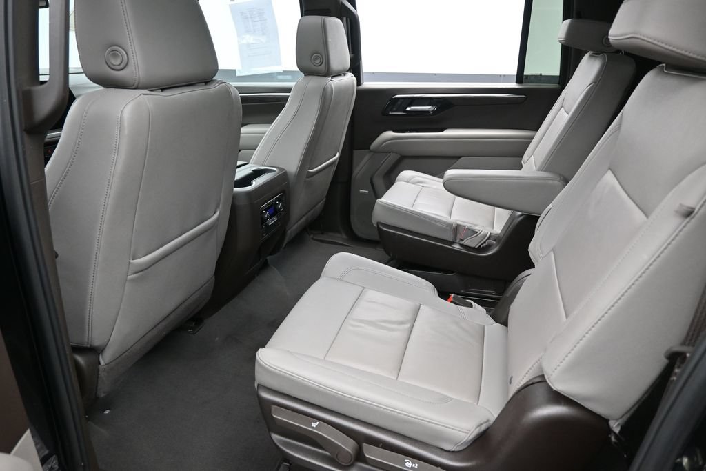 Used 2025 Chevrolet Suburban LT w/ Comfort Package AWD/4WD image 25