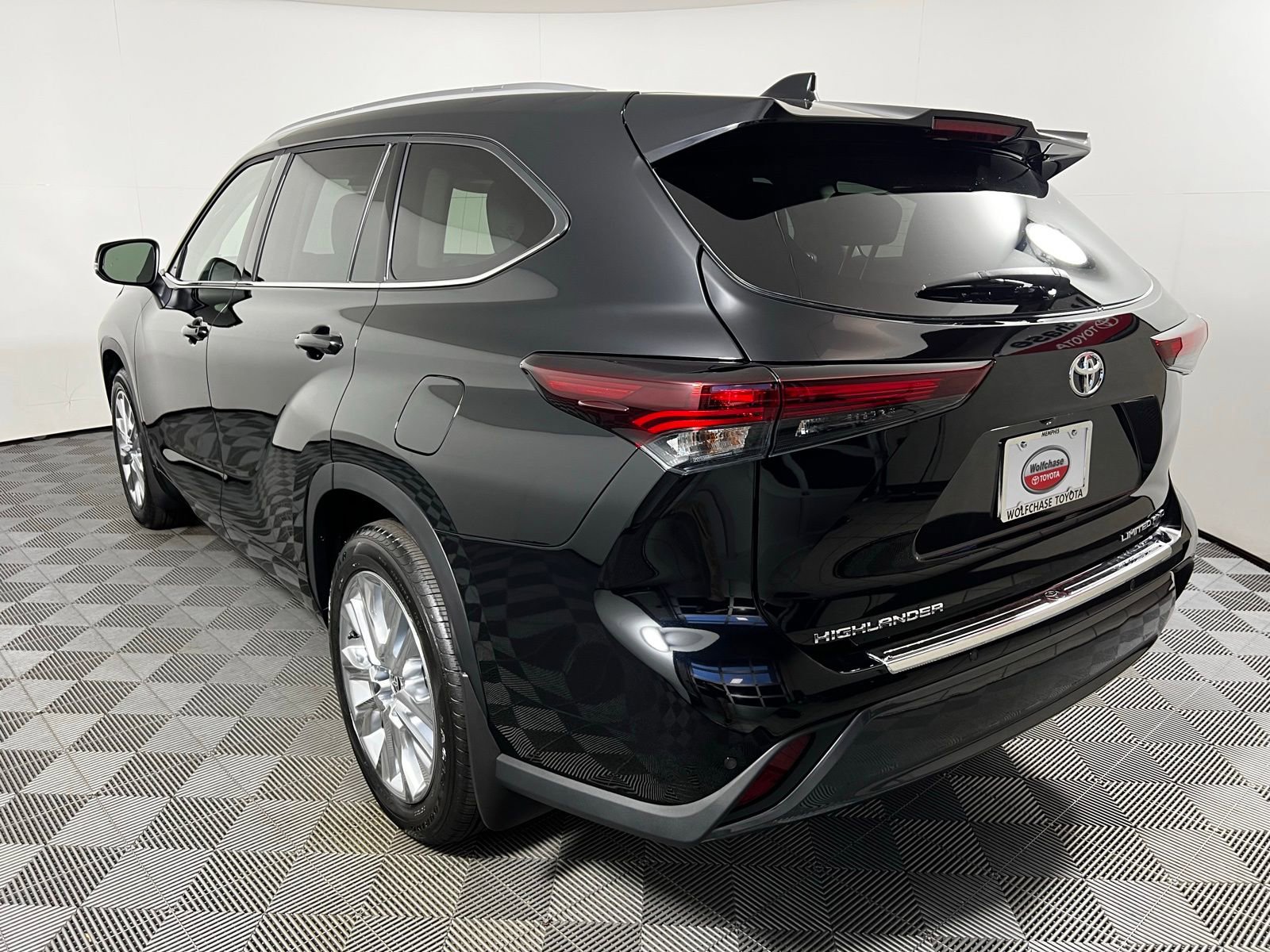 Certified 2026 Toyota Highlander Limited image 7