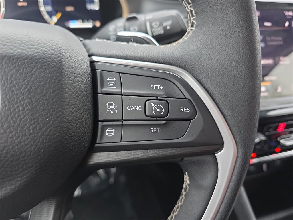 Used 2023 Jeep Grand Cherokee Laredo image 17