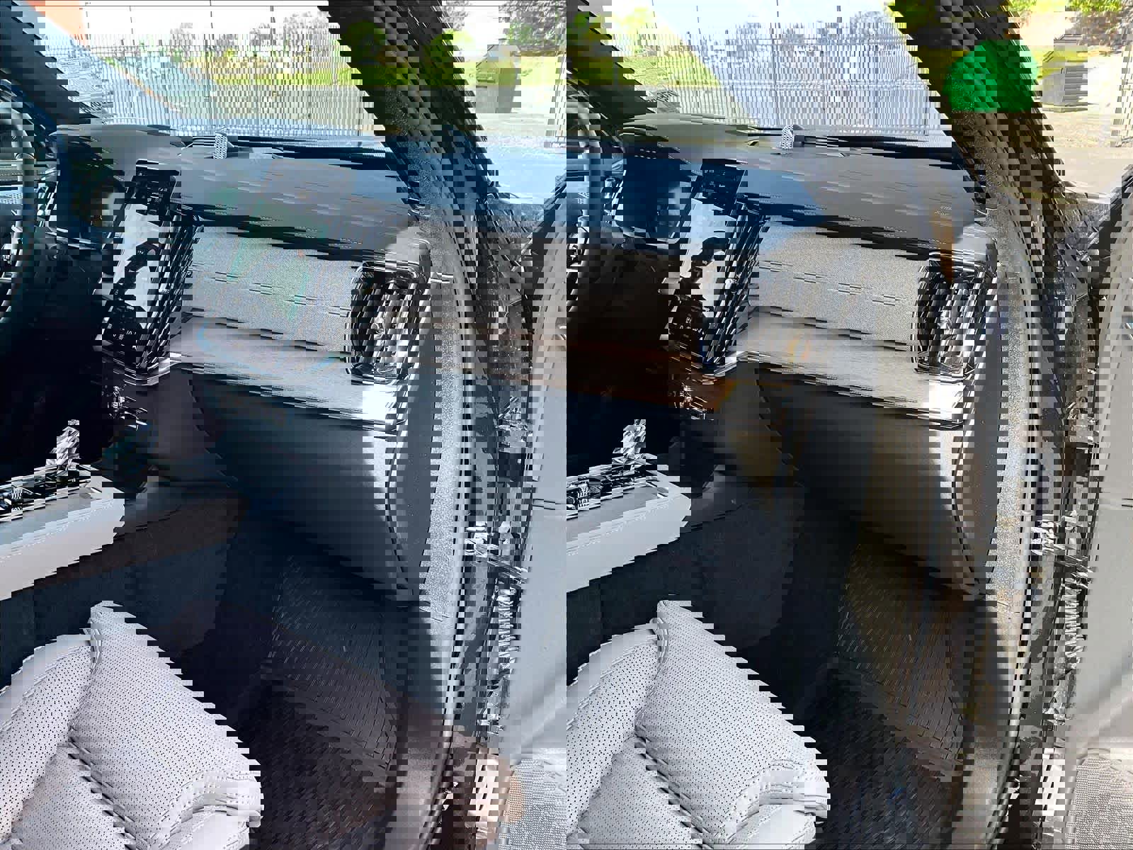 Used 2026 Volvo XC90 T8 Ultra w/ Lounge Package image 19