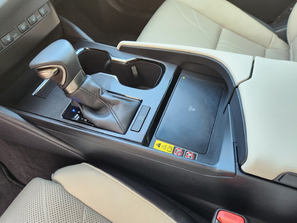 Certified 2024 Lexus ES 350 w/ Technology Package FWD image 19