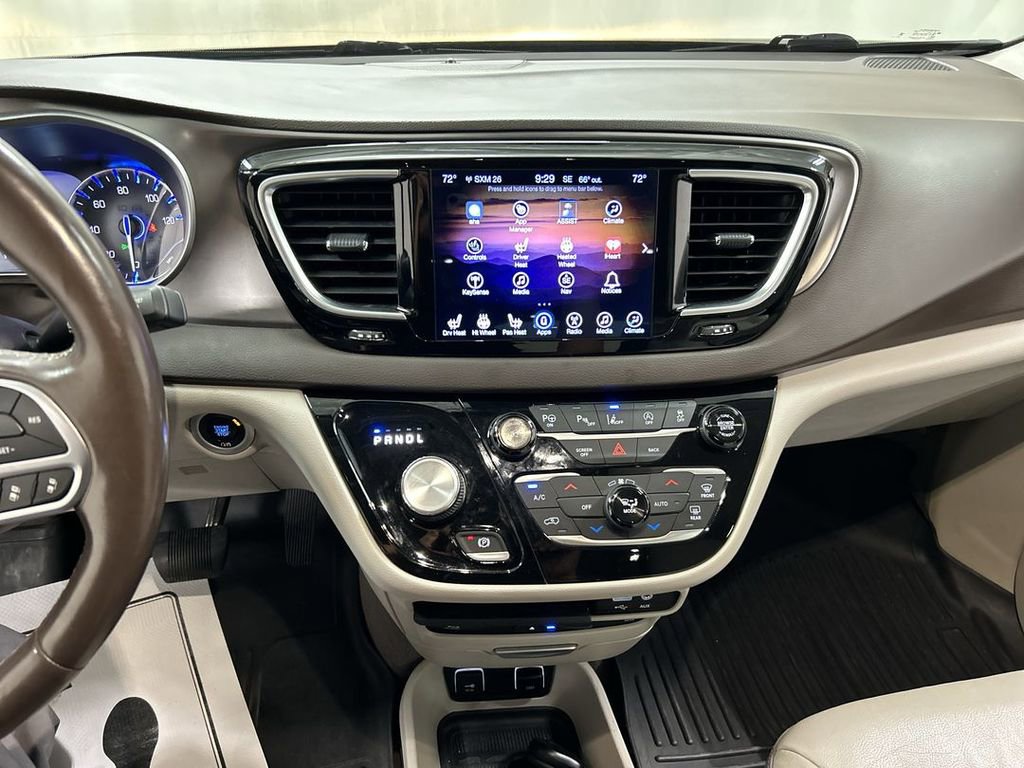 Used 2017 Chrysler Pacifica Touring-L Plus w/ Advanced Safetytec Group FWD image 18
