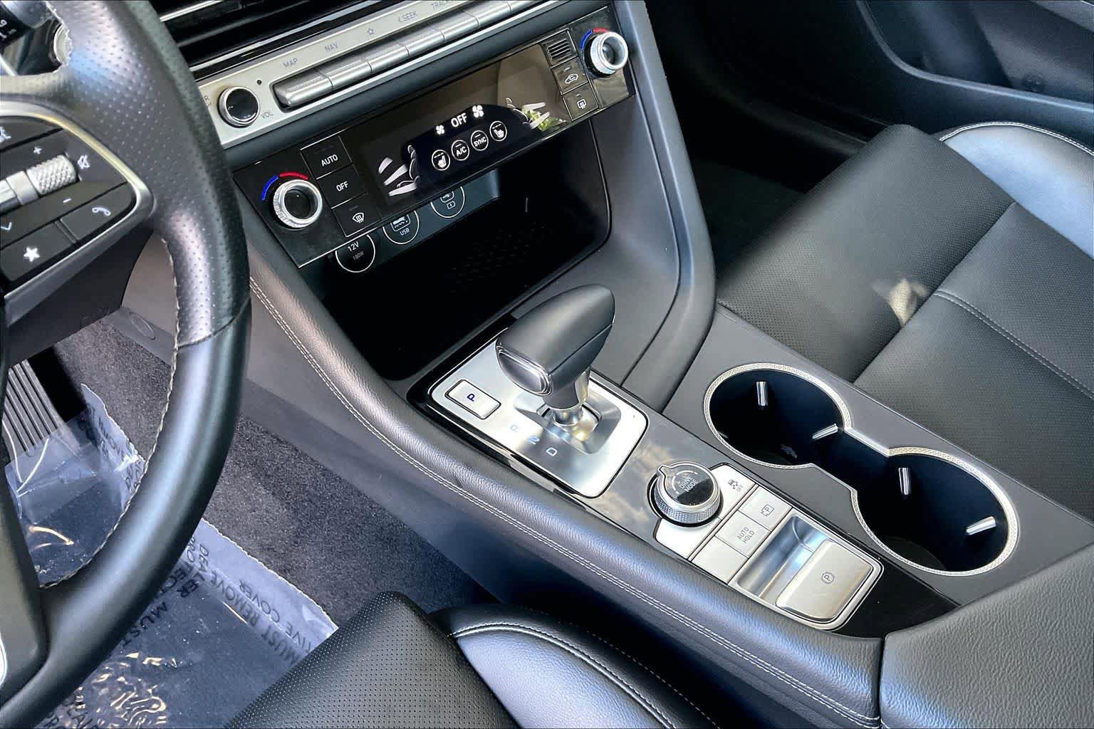Used 2025 Genesis G70 2.5T RWD image 17