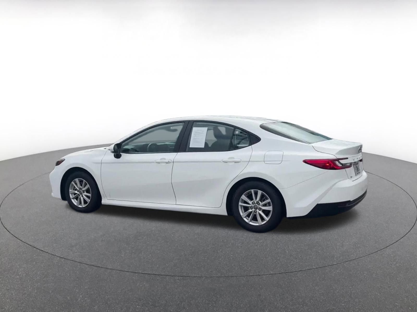 Used 2025 Toyota Camry LE image 10