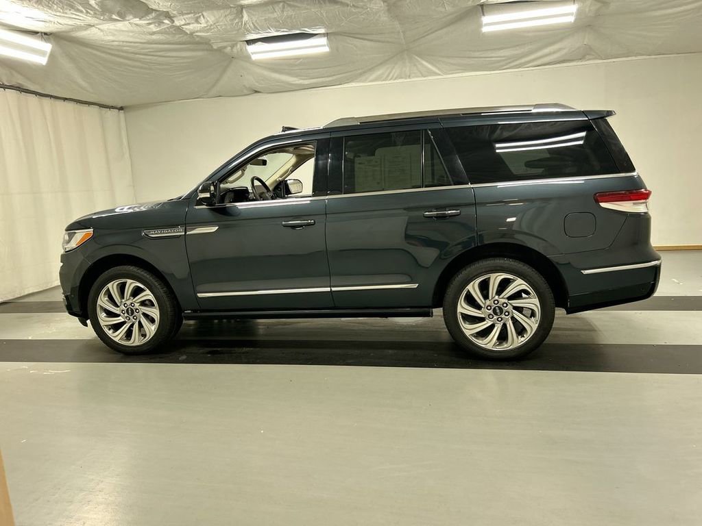 Used 2024 Lincoln Navigator Reserve image 7
