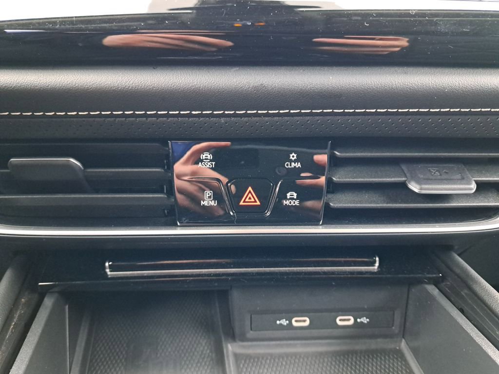 Used 2024 Volkswagen Atlas SE image 27