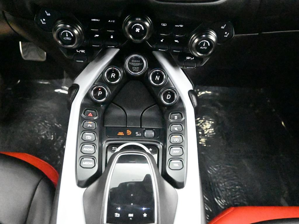 Used 2019 Aston Martin V8 Vantage Coupe image 14