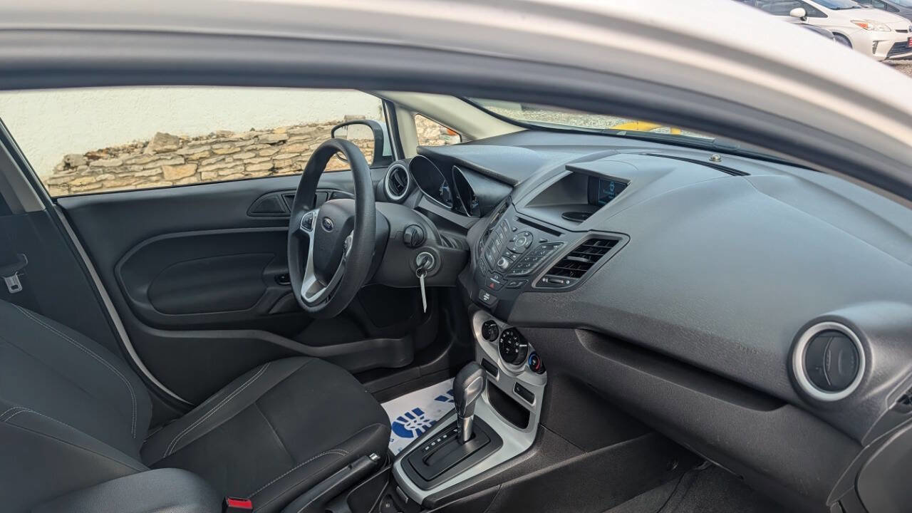 Used 2017 Ford Fiesta SE image 17