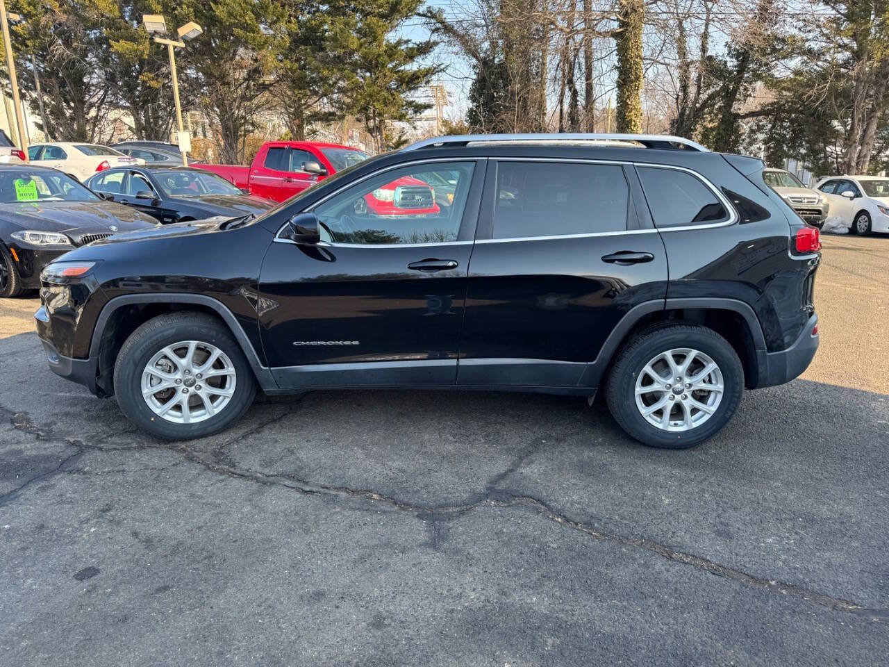 Used 2017 Jeep Cherokee Latitude w/ Cold Weather Group image 4