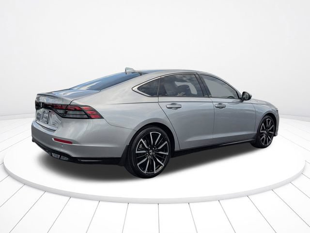 Used 2023 Honda Accord Touring image 3