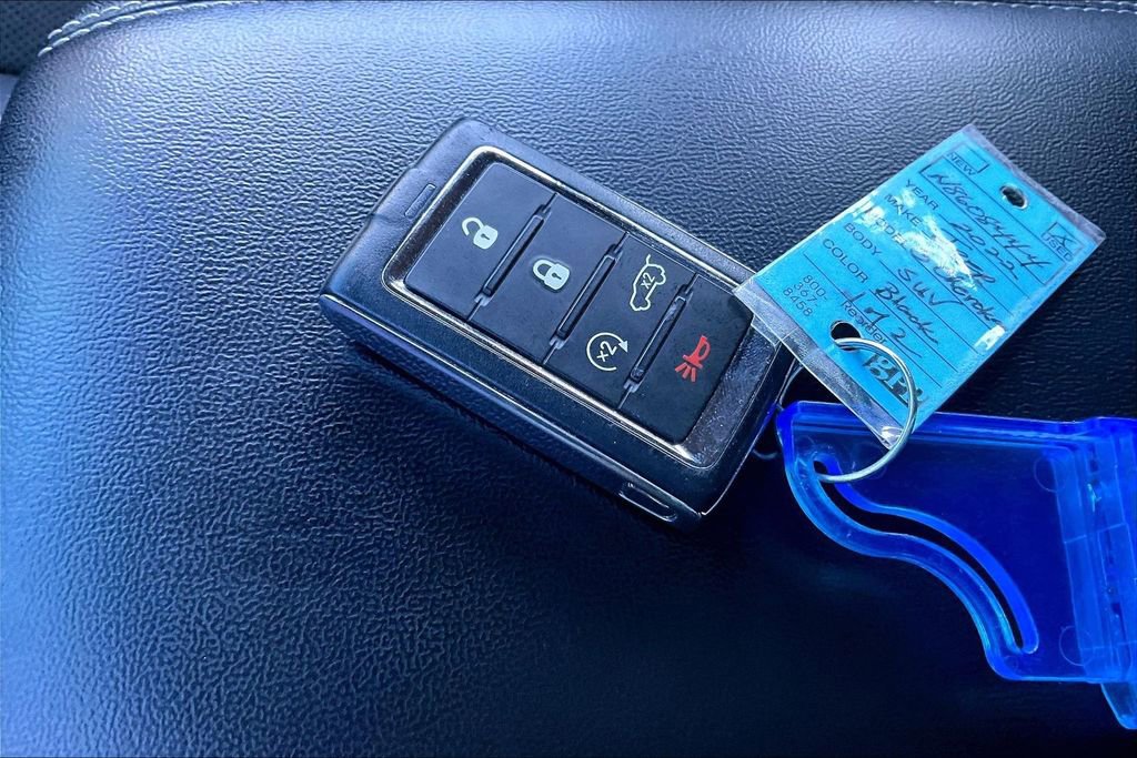 Used 2022 Jeep Grand Cherokee Altitude RWD image 35