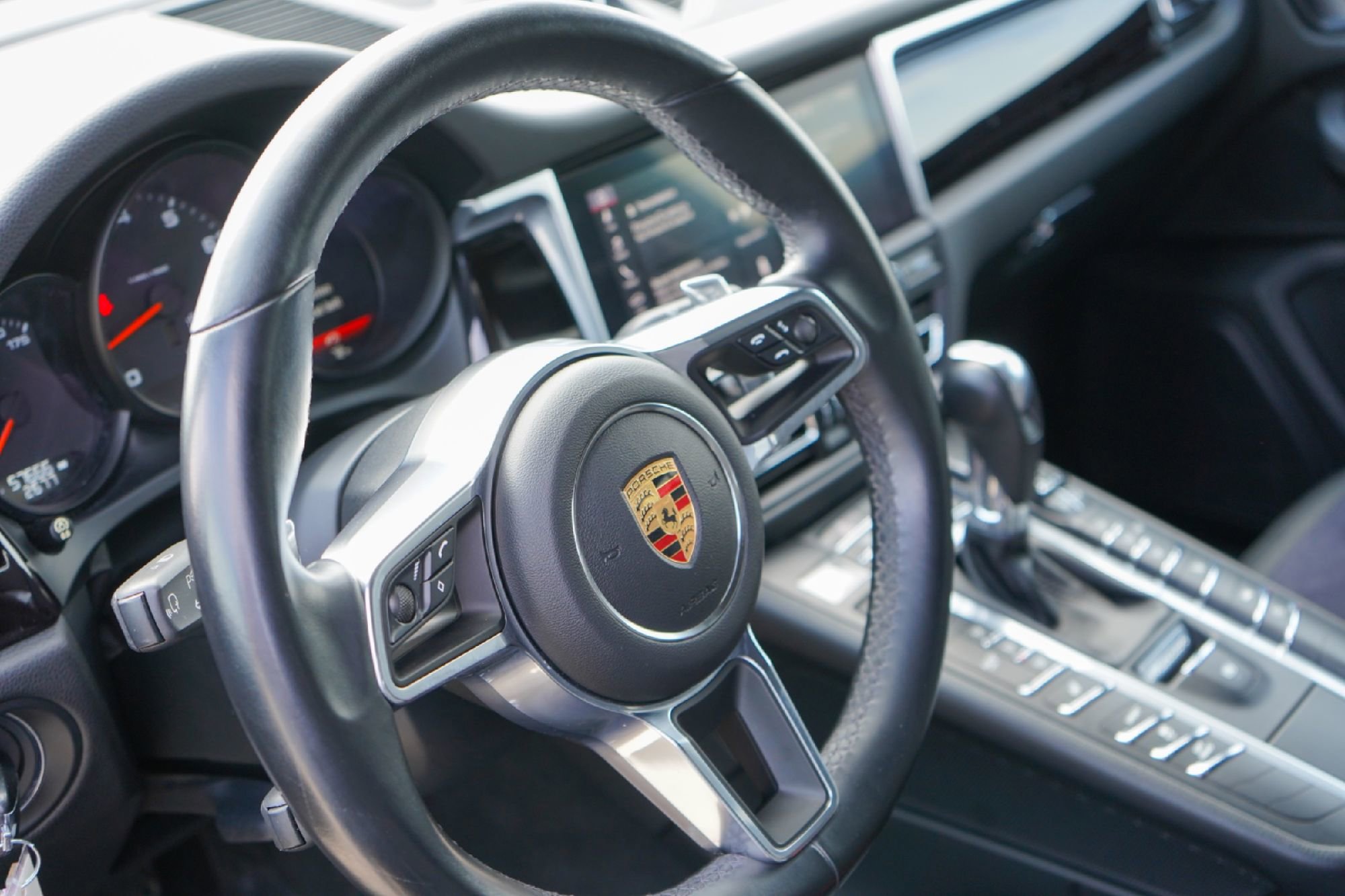 Used 2020 Porsche Macan image 7