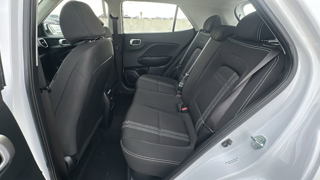 Certified 2025 Hyundai Venue SEL image 32