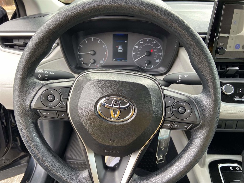 Used 2025 Toyota Corolla Cross L image 33