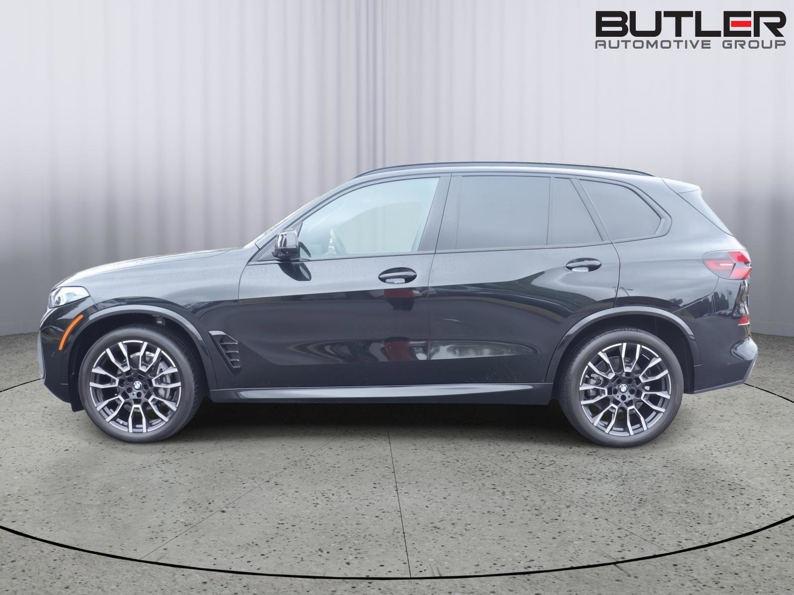 Used 2025 BMW X5 xDrive40i w/ M Sport Package AWD/4WD image 4