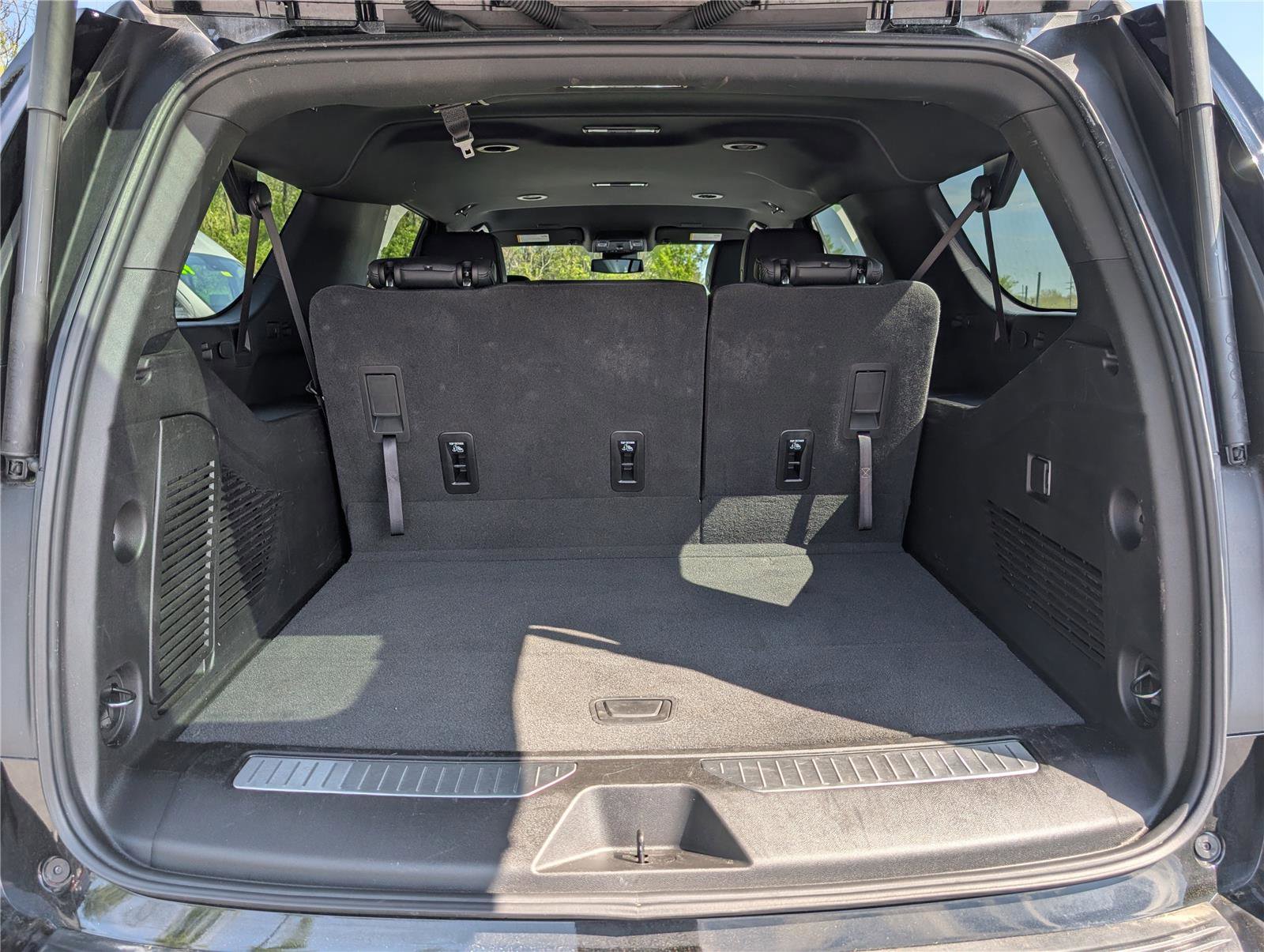 Used 2025 Chevrolet Suburban Z71 AWD/4WD image 14