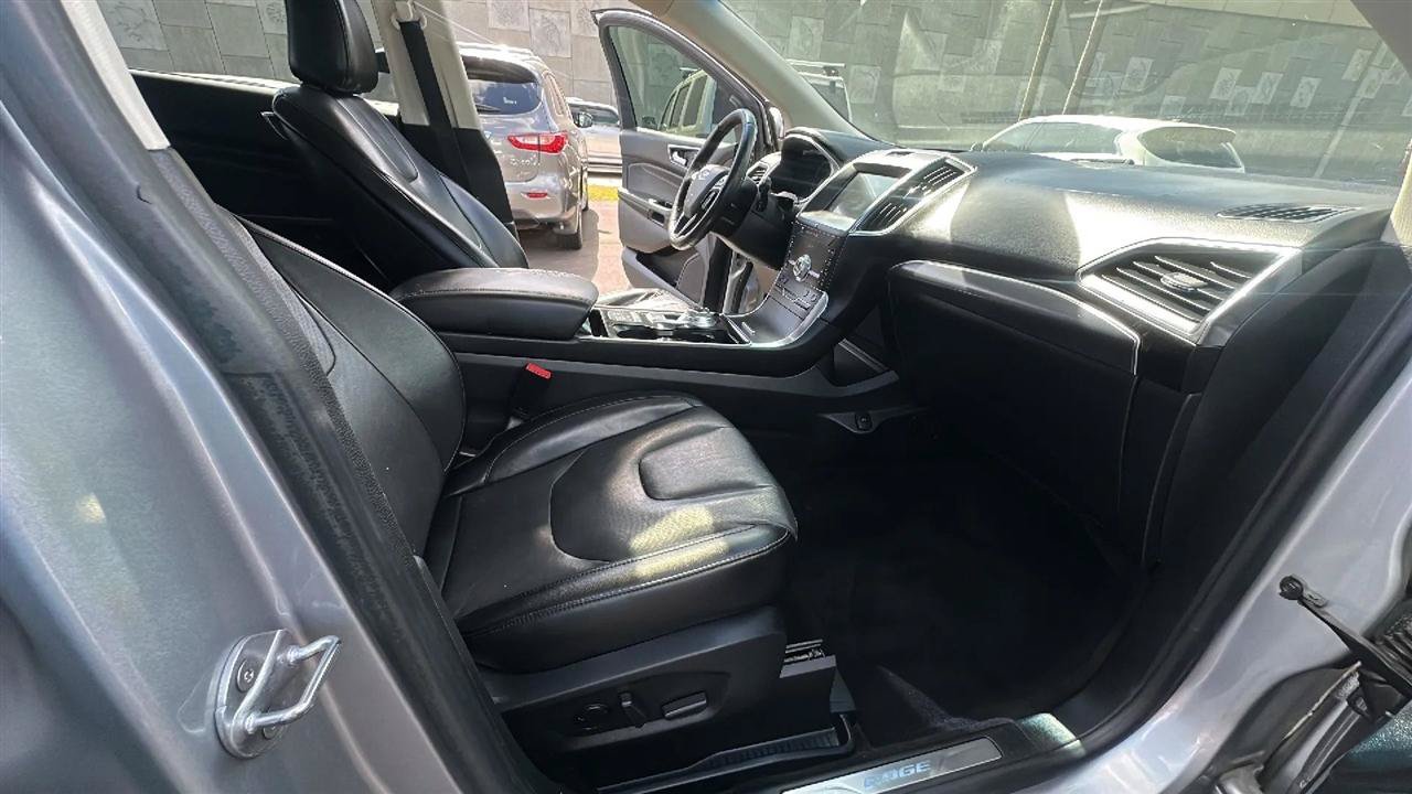 Used 2020 Ford Edge Titanium w/ Equipment Group 301A FWD image 32