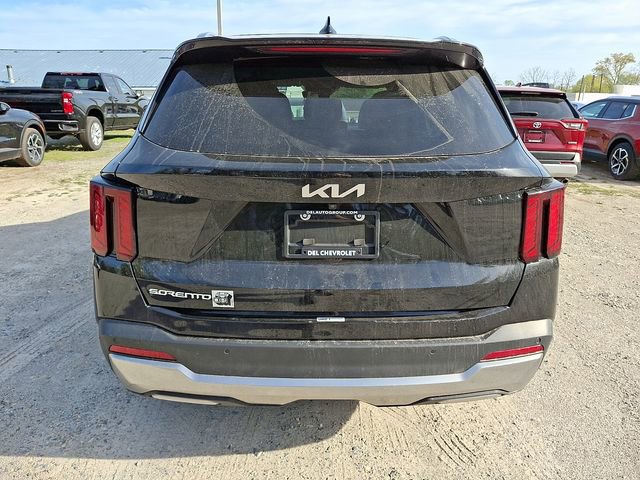 Used 2024 Kia Sorento S image 4