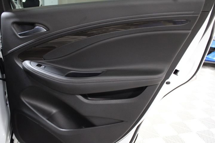 Used 2020 Buick Envision Essence image 24