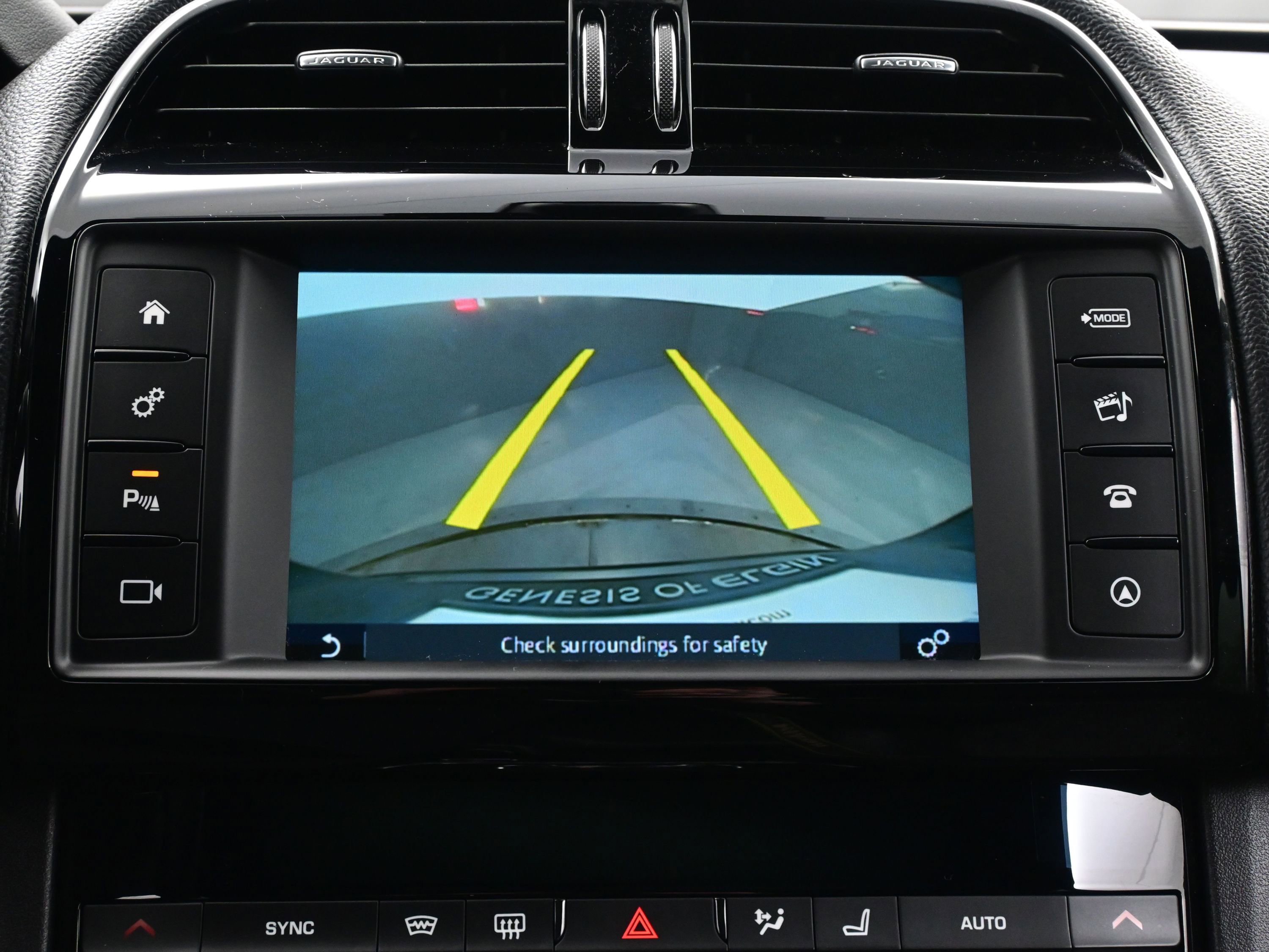 Used 2017 Jaguar F-PACE Premium image 20