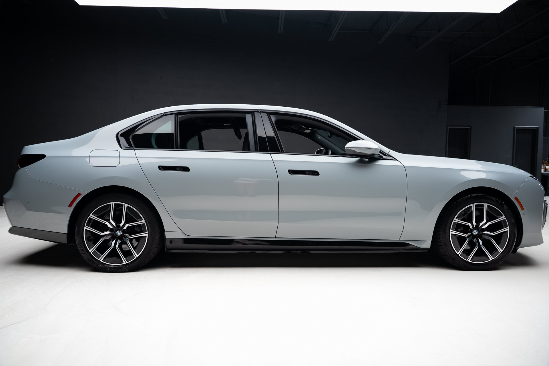 Used 2024 BMW i7 xDrive60 w/ Executive Package AWD/4WD image 35