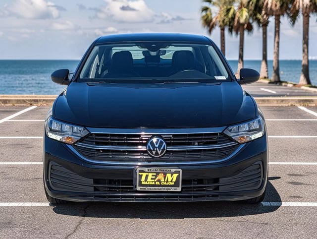 Used 2024 Volkswagen Jetta SE FWD image 3