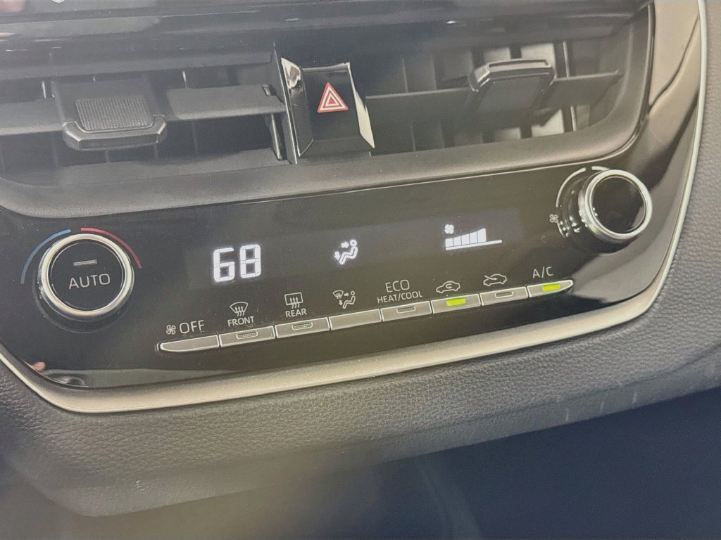 Used 2022 Toyota Corolla LE FWD image 15
