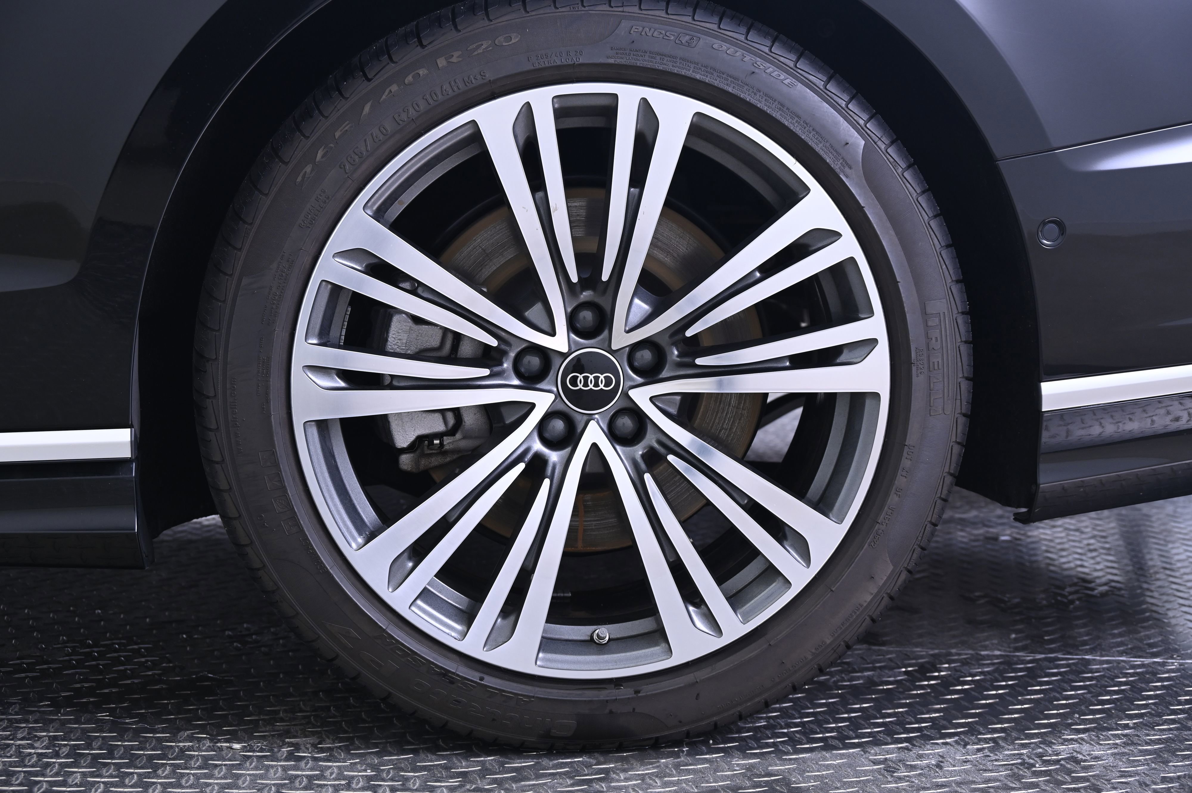 Used 2023 Audi A8 L 3.0T image 12