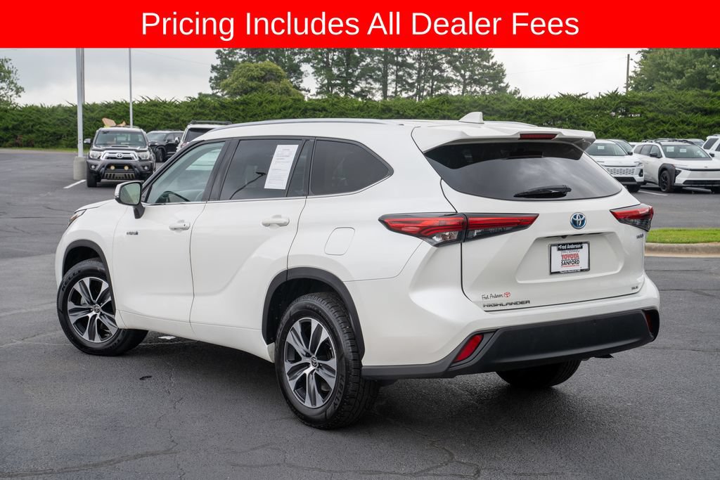 Used 2021 Toyota Highlander XLE FWD image 3