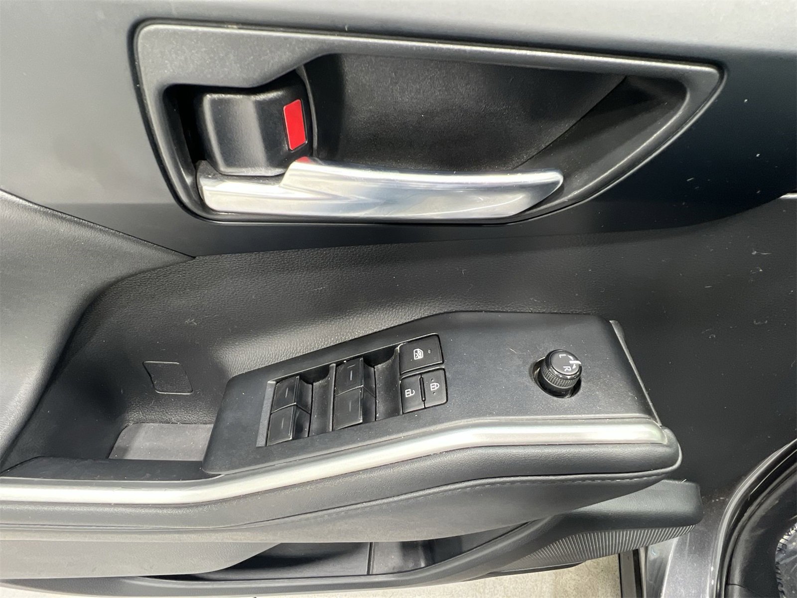 Used 2023 Toyota Highlander XLE image 13