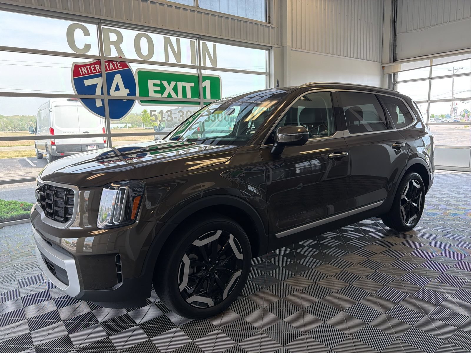 Used 2025 Kia Telluride S FWD image 3